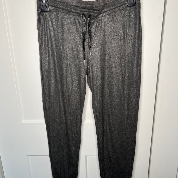 UGG Seranna Gray Metallic Joggers NWT Women’s Size Large - Picture 1 of 6